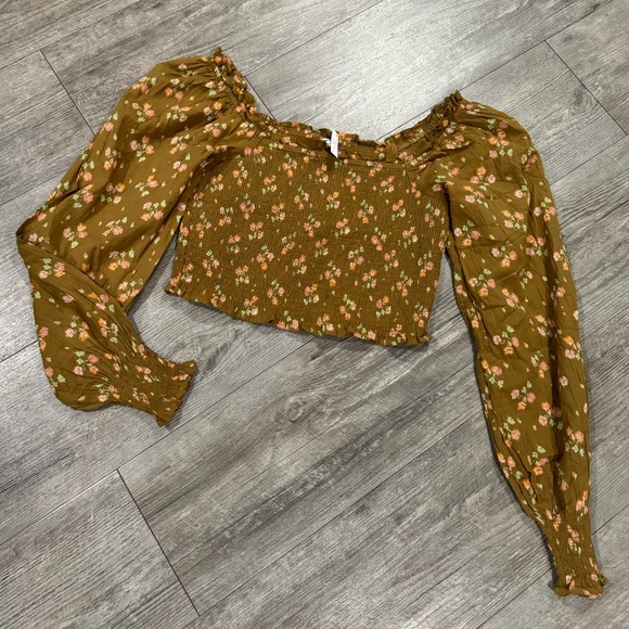 AERIE puff sleeve floral print crop top 🤍 - Picture 3 of 8